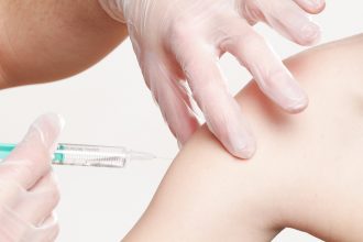 Soarta legii vaccinării, la fel de incertă ca şi momentul stopării epidemiei de rujeolă - RevistaMargot.ro