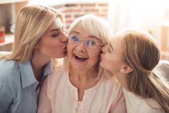 5 motive pentru care bunicii sunt importanți în viața copiilor - RevistaMargot.ro